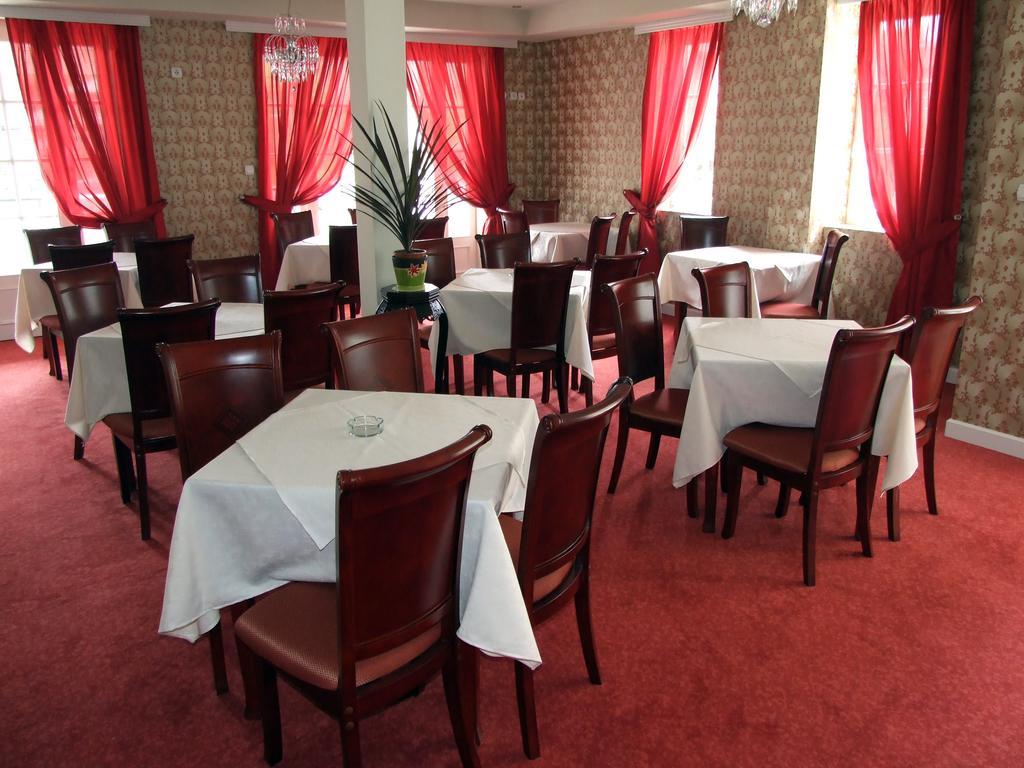 Hotel Kralj Vrnjačka Banja Екстериор снимка